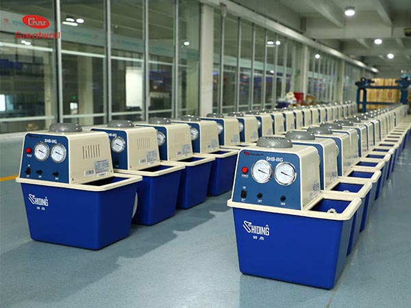 長城科工貿(mào)循環(huán)水式多用真空泵生產(chǎn)車間